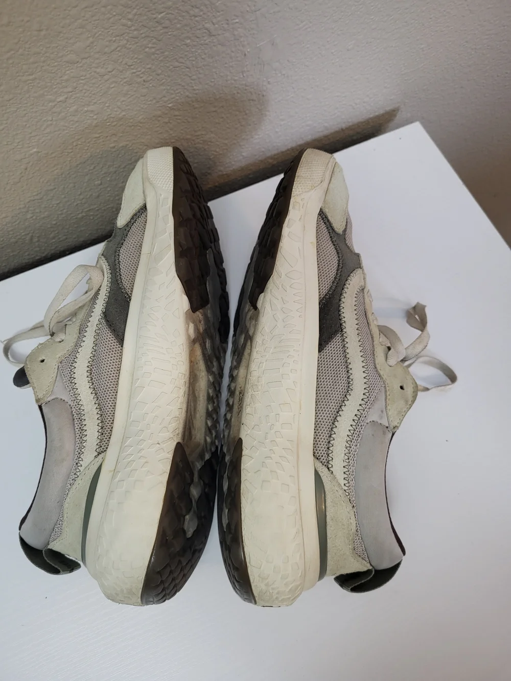 Vans UltraRange Men’s Sneakers in Beige and Gray 9.5